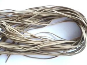 10/079C-0,70 Rzemyki zamszowe - jasny brąz