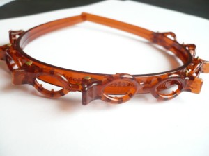 1/002B-3,50 Opaska ze spinkami, klamerkami - szylkretowa