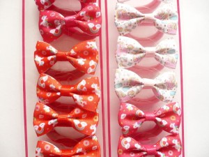 10/119-0,80 Kokardki na gumce 12 szt.