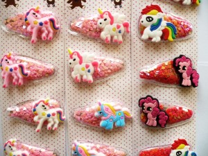 11/001K-2,00 Ozdoba z cekinami na pyku - konik 10 szt.