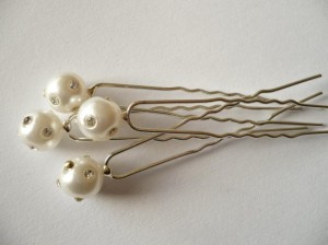 4/043-1,40 Szpilki  - perła ozdobna