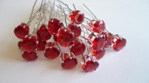 4/045-0,95 Szpilki z ozdobą czerwoną