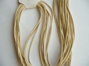 10/079A-0,70 Rzemyki zamszowe ecru